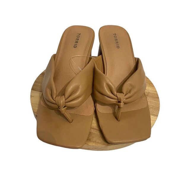 Torrid Shoes - Torrid Womens New Beige Chunky Heel Y2K 90s Thong Heel Sandals Size 7 WW